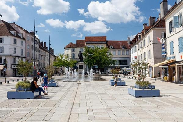 Detente Au Centre-Ville - Lons-Le-Saunier Exteriör bild